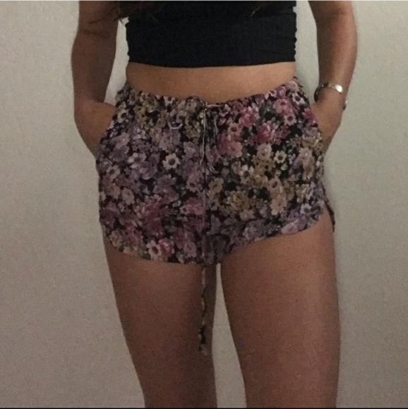 Donated to Maui Fire Victims/ Brandy Melville floral shorts eve remi S Hayden BM - Picture 6 of 11